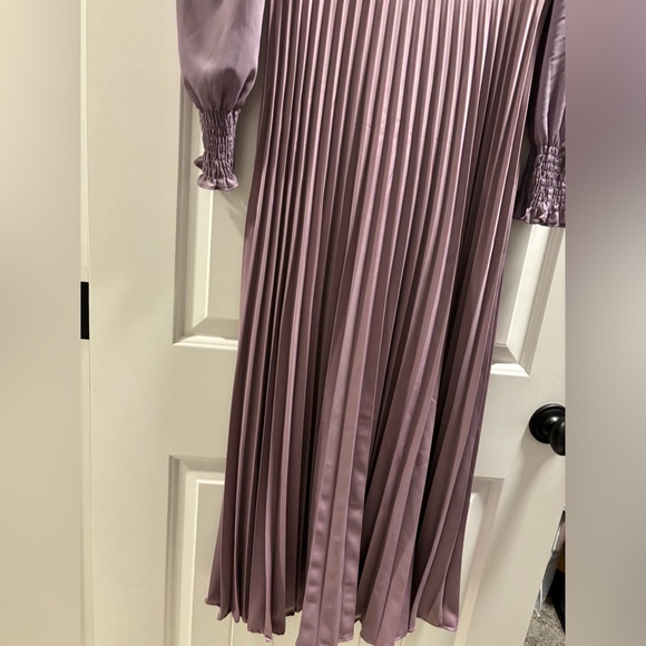 Lilac dress Modest - Picture 6 of 6